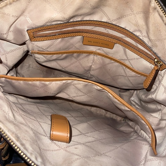 Michael Kors handbag - Picture 2 of 2